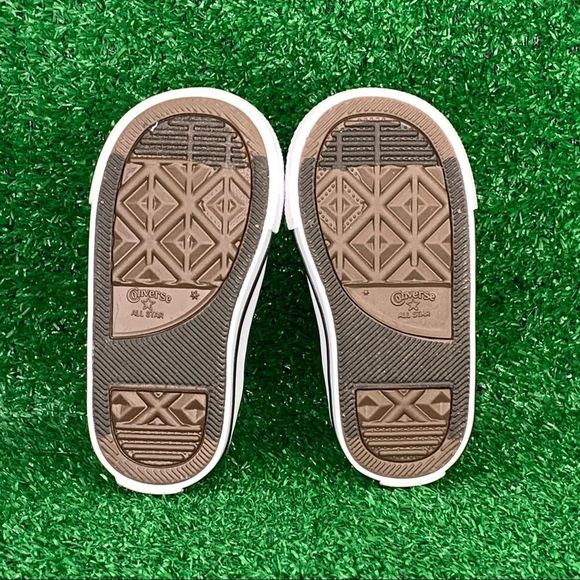 Converse Boys Chuck Taylor “Shark” Print Shoes Sz 5C - Picture 7 of 8